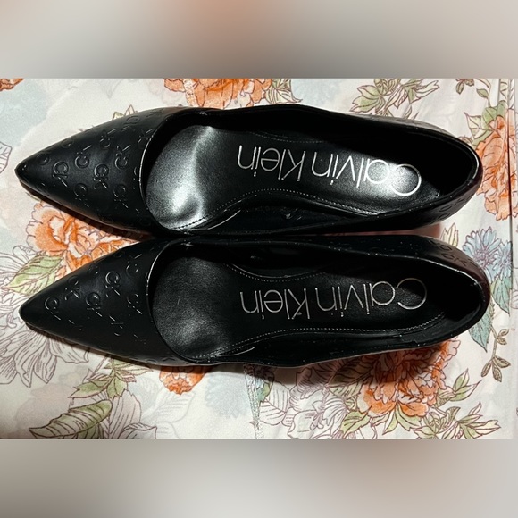 Calvin Klein - Picture 2 of 3